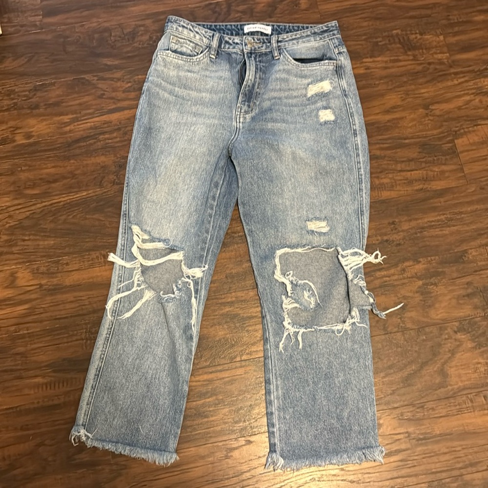 Flying Monkey Women’s Size 29 distressed jeans